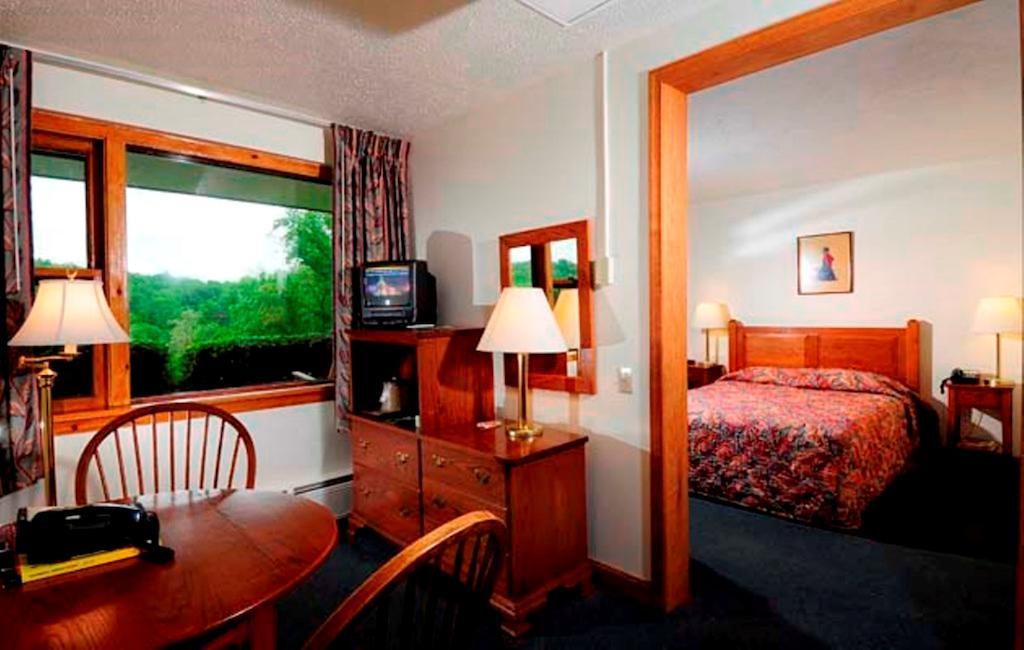 Cacapon State Park Lodge Berkeley Springs Room photo